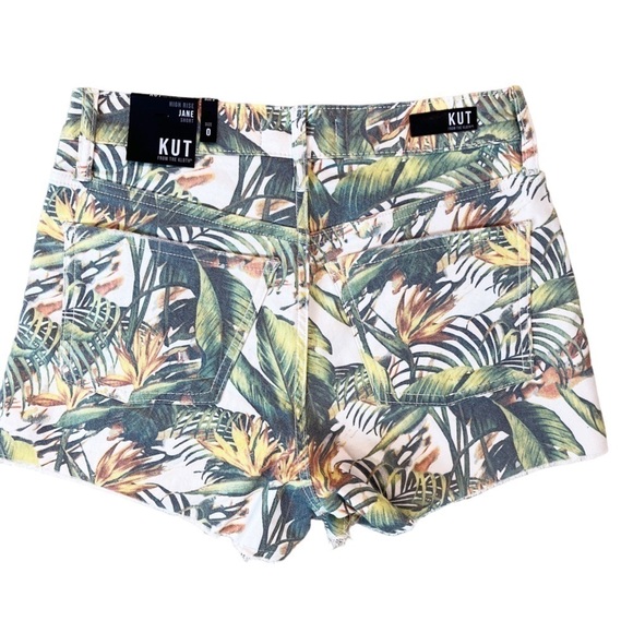 KUT from the KLOTH NWT Jane High Rise Fray Hem Shorts in Tropical Blossom - Picture 6 of 16